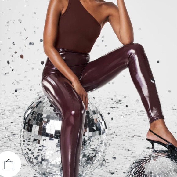SPANX Faux Patent Leather Leggings in Color Ruby, Size Petite Large - Picture 2 of 8